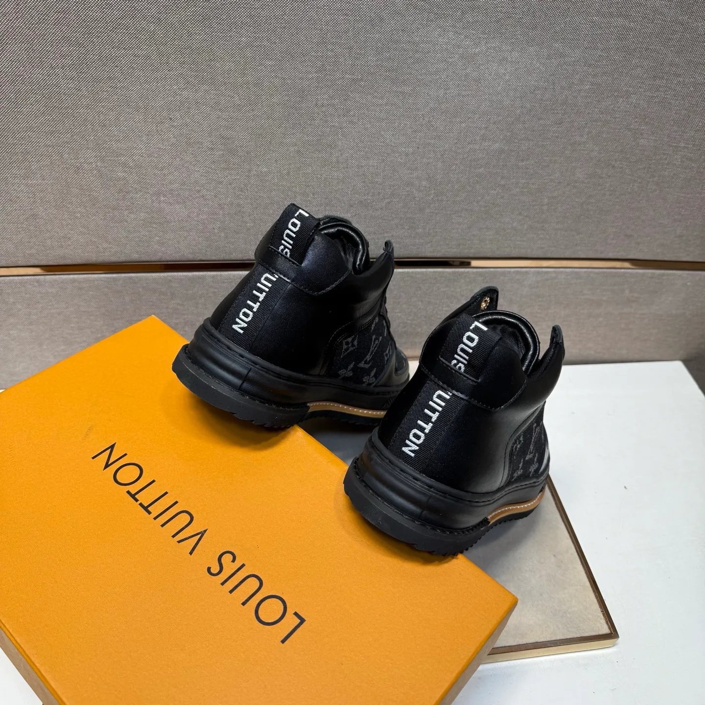 Men's men's shoes 💰pp420 [LV～] Men's casual shoes 2025z cabinet sales simultaneously 🔶Size: 38-44#️⃣ 🔷2 colors🔜The upper is made of multi-material splicing➕Genuine leather lining, comfortable and breathable, sole: original comfortable and wear-resistant outsole, ⚠️Real shot📱Photographed🎬The real thing is better📢📢📢